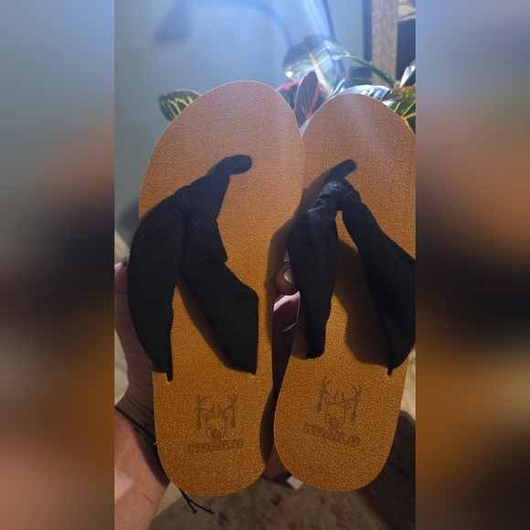 KUIAILU Brown Flip Flops US6 W BrandNew - Picture 1 of 2